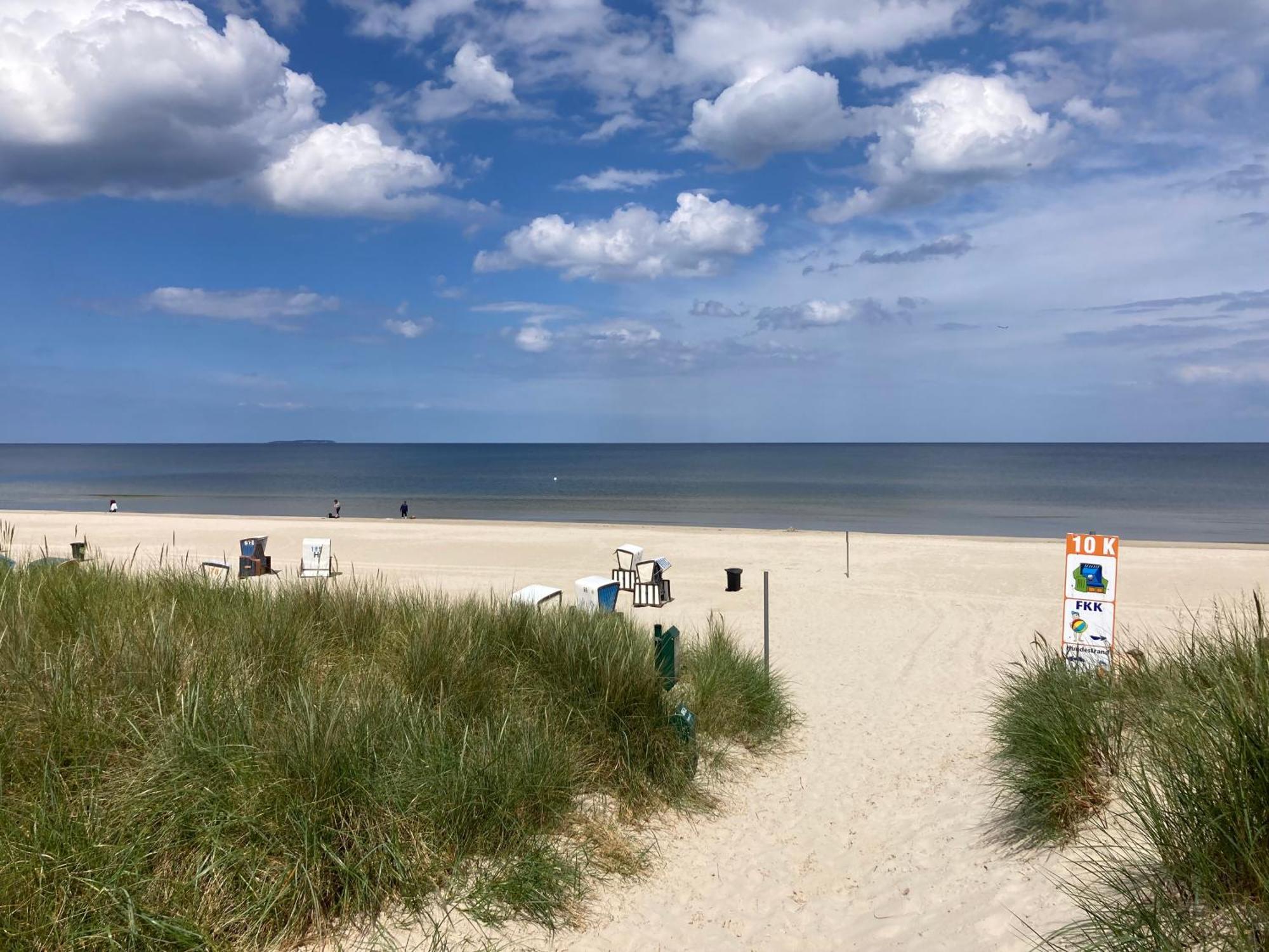 Reet Am Strand Mit Hund Karlshagen Exterior photo